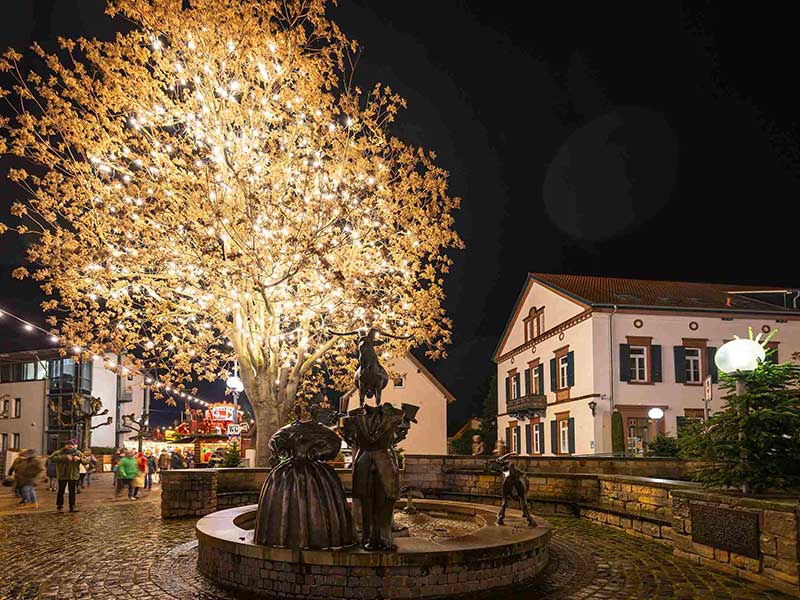 Am 14. Dezember Ziel der Waldweihnacht-Wanderung: der Deidesheimer Advent. . Foto: CC-BY Pfalz Touristik, Heimatlichter GmbH
