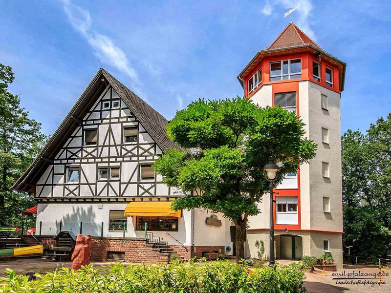 Ziel der Seniorenwanderungen am 25. Februar: das Hilschberghaus bei Rodalben. Foto: Emil Wadle/www.emil-pfalzauge.de