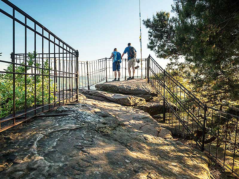 Der Orensfels bei Frankweiler ist ein Ziel der Seniorenwanderung am 16. September. Foto: CC-BY-SA Pfalz Touristik, Dominik Ketz